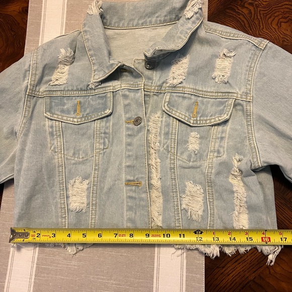 NWOT Ripped light wash cropped Jean jacket - Picture 5 of 11